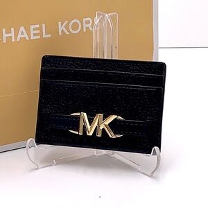 MICHAEL KORS
Reed Large Pebbled Leather Card Holder
Case Wallet
COLOR: B…